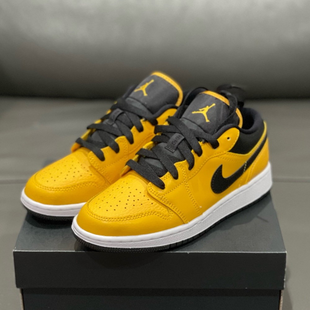 ❌SOLD❌AIR JORDAN 1 LOW (GS) - UNIVERSITY GOLD